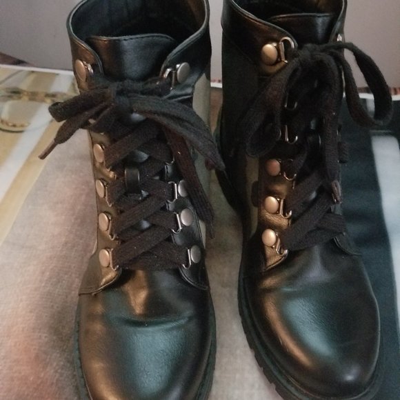 JustFab Shoes - JustFab Camouflage Boots Size 7 Used